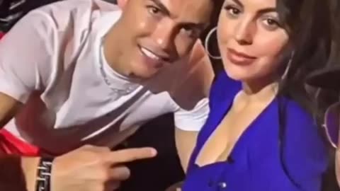 Ronaldo loves his wife😍