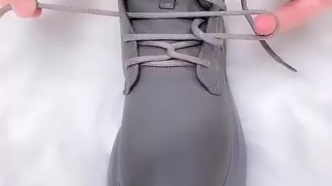 Trending video tie shoe laces