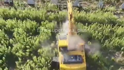 💥 Russian Excavator Struck by Ukrainian Drone-Dropped Grenade | Real Combat Footage