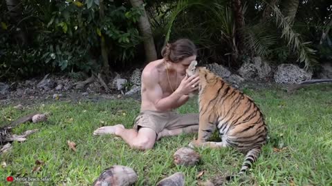 7 Strongest Friendships Between Humans and Wild Animals