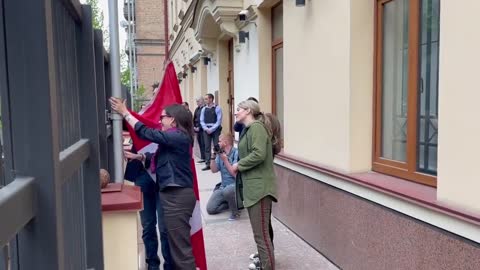 Trudeau Fails Miserably at Hoisting the Canadian Flag