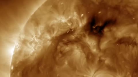 Sei ENORMI tempeste di plasma di classe X inizieranno a colpire la Terra alle 23:00 EST