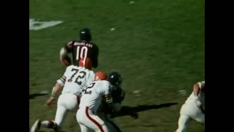 October 15, 1972 - Bobby Douglass Leads Bears to Victory Over Browns