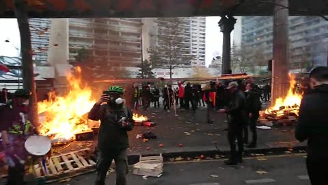 Manif anti-pass💉du 20/11/21 - Paris - Au feu les pompiers !