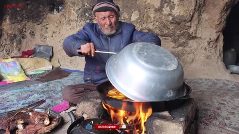 Heavy Snow Fall Risk for Life in the Cave | Old Lovers Grilled Fish in the Cave Like 2000 Years Ago