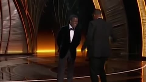 Will smith slaps chris rock a comedian in oscar show