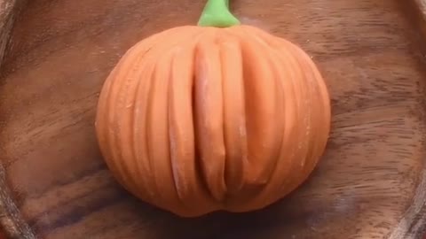 This pumpkin bread design is dough cute, you'll want to recreate it for fall 🎃 #bread