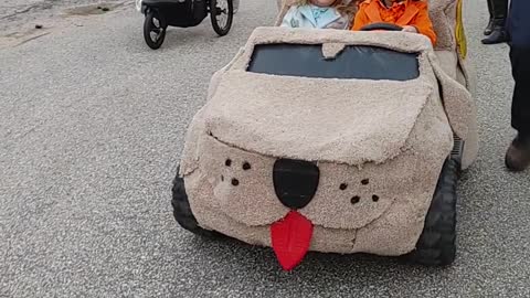 Kids Dress Up in Funny Dumb and Dumber Getup