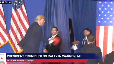 Everyone Is Talking About This Moment at the Trump Rally (VIDEO)