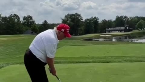 Heckling Donald Trump at his own golf course