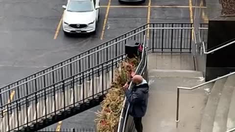 Chicago Street Performer Andrew David Sings 'Hallelujah' to Locked Down Streets