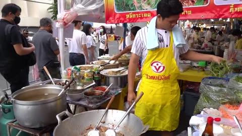 CHINESE STREET FOOD - Cooking In Bangkok CHINATOWN