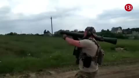 Ukrainian fighters fire at Russians at a close range with Swedish-provided Carl Gustafson weapon