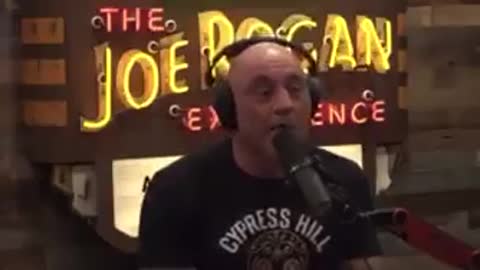 Joe Rogan calls out CNN's Sanjay Gupta😳