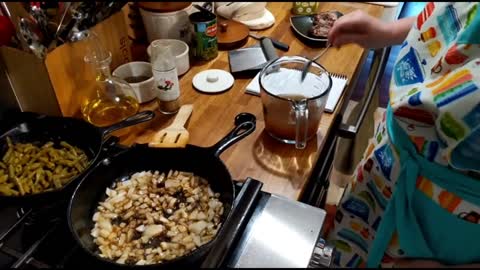 7.13.21 LIVE Hamburger Steak with Tomato Gravy with Healthy Tips