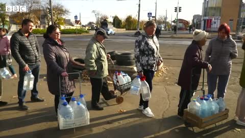 Russia to withdraw from Ukrainian city of Kherson, western officials say - BBC News