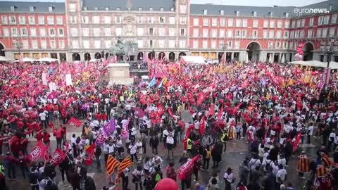 Spain: Thousands of union members march in Madrid for higher wages and better rights