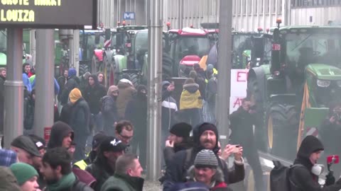 Police fire water cannon at Brussels farmers protest