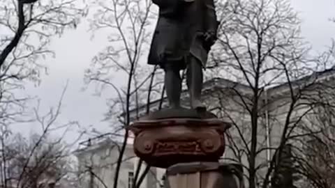 Monument to Lomonosov dismantled in Dnipro