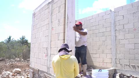 My friend Cesar makes round columns with a rustic method