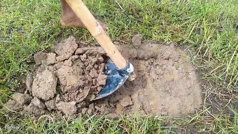 Amazing Hole Fish Trap- Smart Boy Build Fish Trap By Muddy soil ..