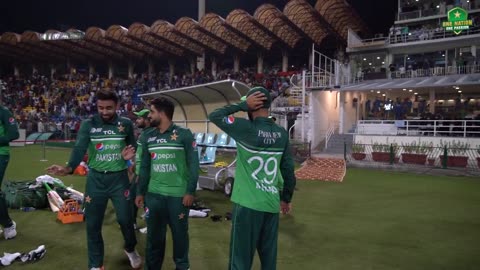 The roar of Lahore crowd and a satisfied Pakistan team – post-victory moments from last night 🤩