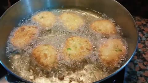 SHRIMP CAKE , BUTTER GARLIC MUD CRAB AND GUMBO