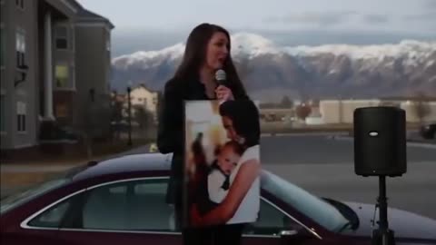 Krystle Cordingley standing outside the Mormon Temple in SLC along with 3 other Moms