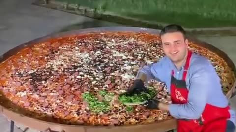 #CZN BURAK the smiling chef cooking 🤩🤩🤩🤩 the gaint Pizza in the world