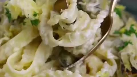 DELICIOUS EASY TO MAKE ROASTED GARLIC AND LEMON PASTA RECIPE - VEGAN