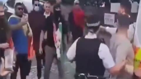 Muslim Mobs Beating Random Whites In UK