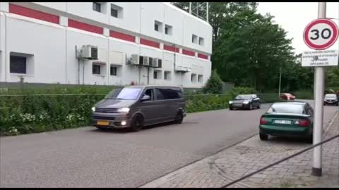 Boeren protesteren bij Minister van der Wal voor de deur