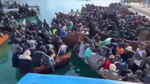 Hundreds of Migrants arrive in Italy