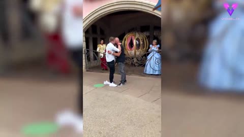 This man receives a marriage proposal at Disneyland Paris