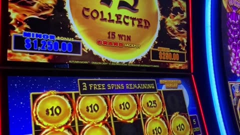 SPLENDIFEROUS FIREBALLS!!! #slots #casino #slotmachine #slotwin #jackpot #bonusfeature #casinogames