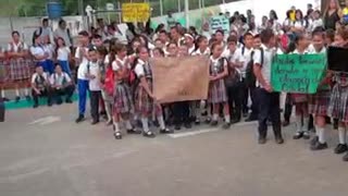 Estudiantes protestan en colegio de Rionegro, Santander