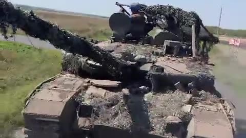 Ukrainians Tow Away Completely Intact T90 Tank