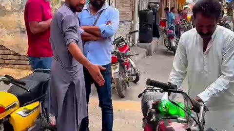 Muft ma Petrol | مفت کا پٹرول | #shorts #viralvideo #shortsvideo