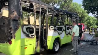 Incendio de un alimentador de Metrolínea controlado por los bomberos de Bucaramanga.