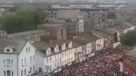 Foreign army occupying Walthamstow tonight (1).mp4