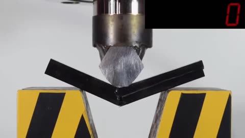 HYDRAULIC PRESS vs TITANIUM AND CARBON FIBER, BENDING TEST