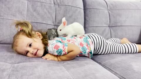 Cute_Baby_Meets_New_Baby_Bunnies