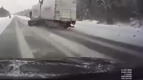 🚚🚚🚚 car slides under truck 🚚🚚🚚