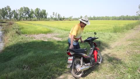 How to U-Turn a scooter in the Countryside