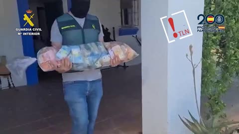 Incautan 500.000 euros, 54 kilos de coca y tres armas de guerra