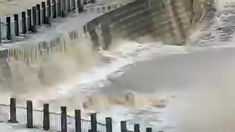 A big water wave