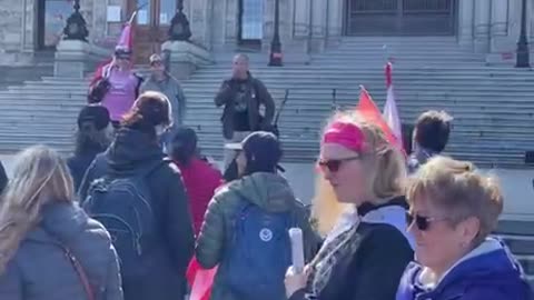 Police in Victoria barricades around the legislature so truckers couldn’t come in