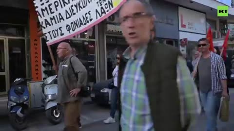 Cientos de personas marchan por la salida de Grecia de la OTAN y la UE