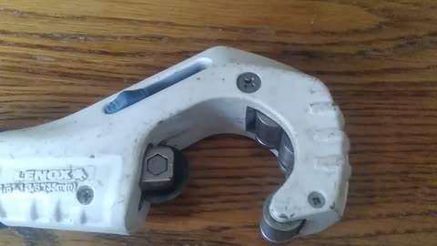 Change Pipe Cutter Blade?