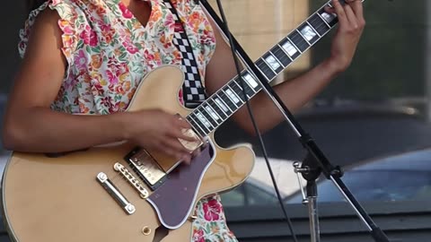 Lilie Collins at sings Gnarls Barkley's Crazy at the Bridge Bar & Restaurant